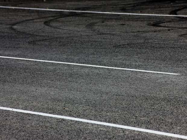 Estacionamento de pátio industrial pavimentado
